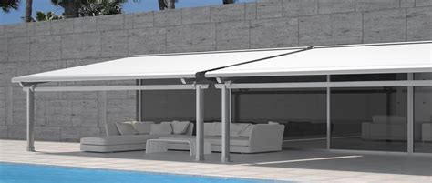 Protections solaires, bannes solaires et pergolas à .
